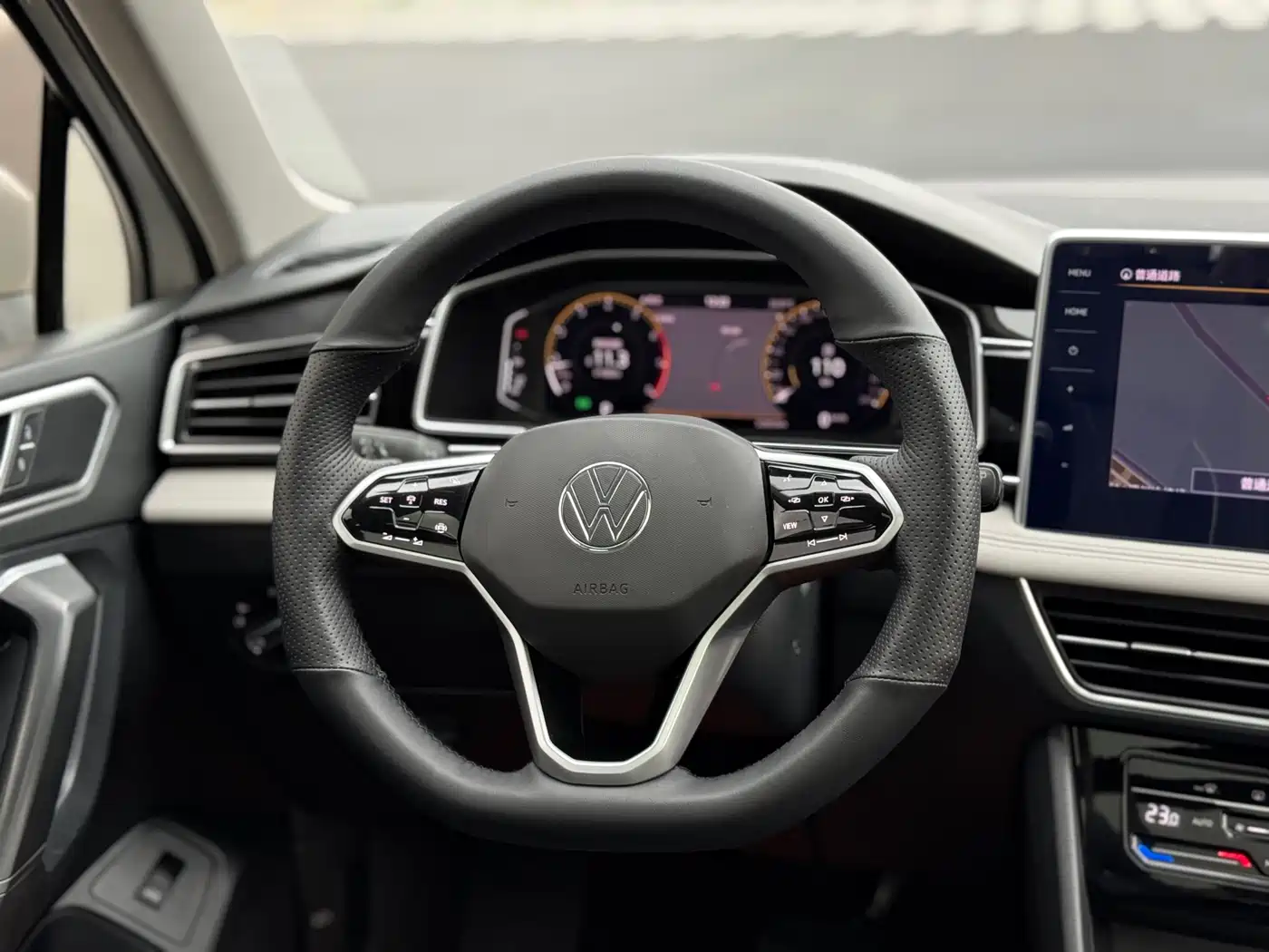 Volkswagen Tiguan L 2022 330TSI Automatic 2WD Smart Edition фото 8