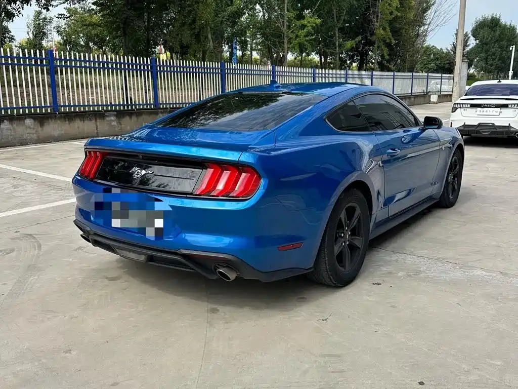 Фото 6 - Ford Mustang