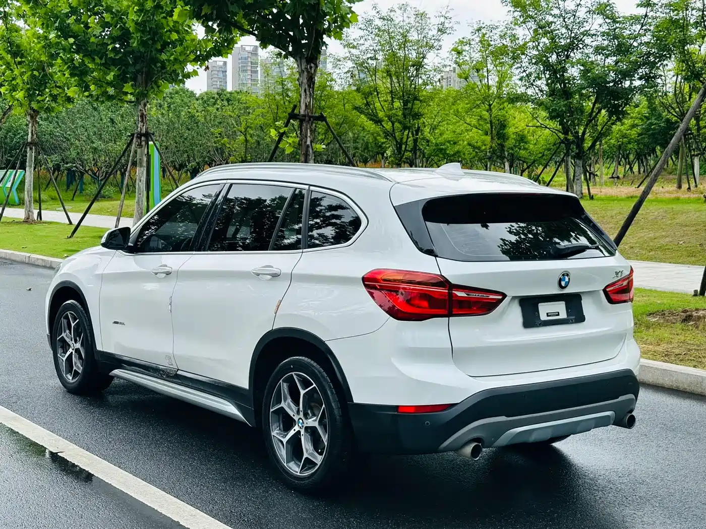 BMW X1 2018 xDrive20Li Premium Model фото 6