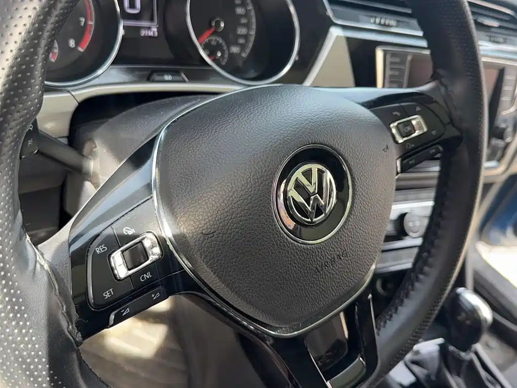 Volkswagen Touran 2018 Touran L 280TSI DSG Comfort 7-seater China V фото 7