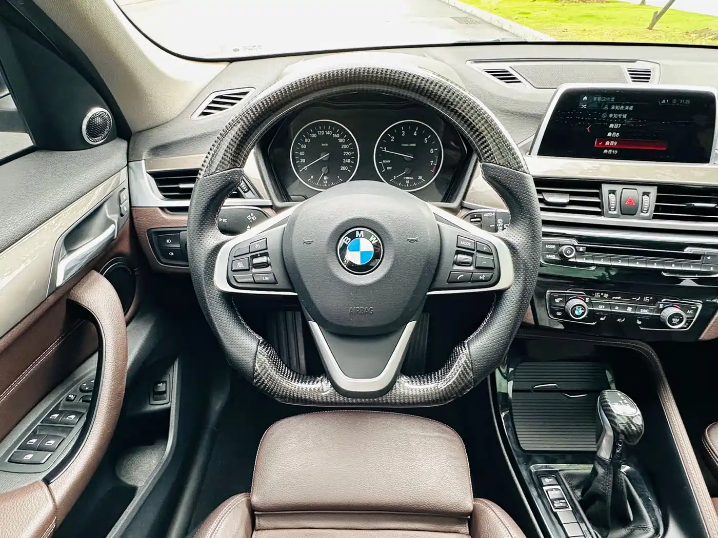 BMW X1 2018 xDrive20Li Premium Model фото 10