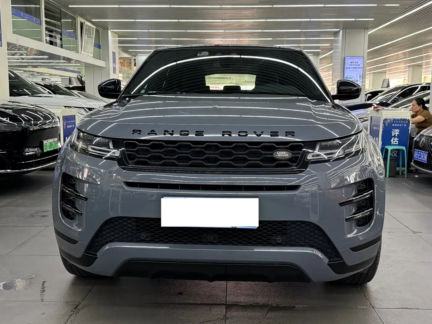 Land Rover Range Rover Evoque 2021 Range Rover Evoque L 249PS R-Dynamic S Performance Edition фото 2