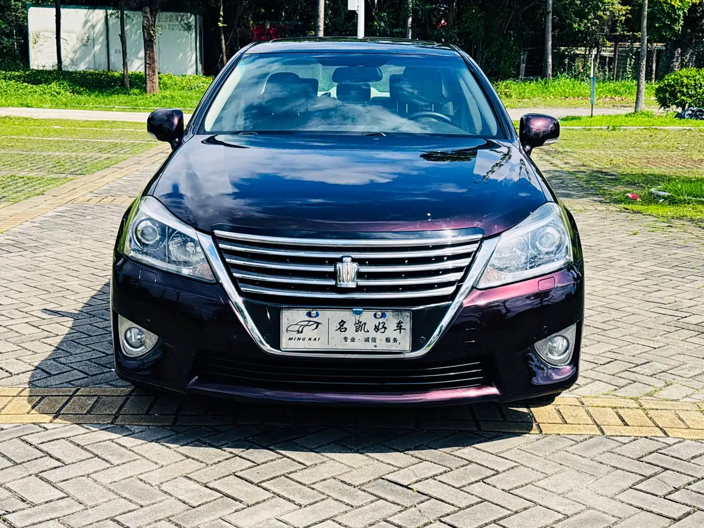 Toyota Crown 2012 2.5L Royal Leather Edition фото 3