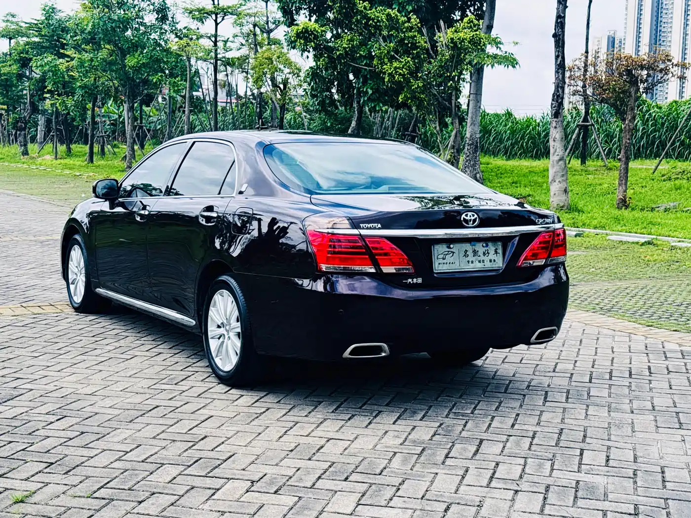 Toyota Crown 2012 2.5L Royal Leather Edition фото 5