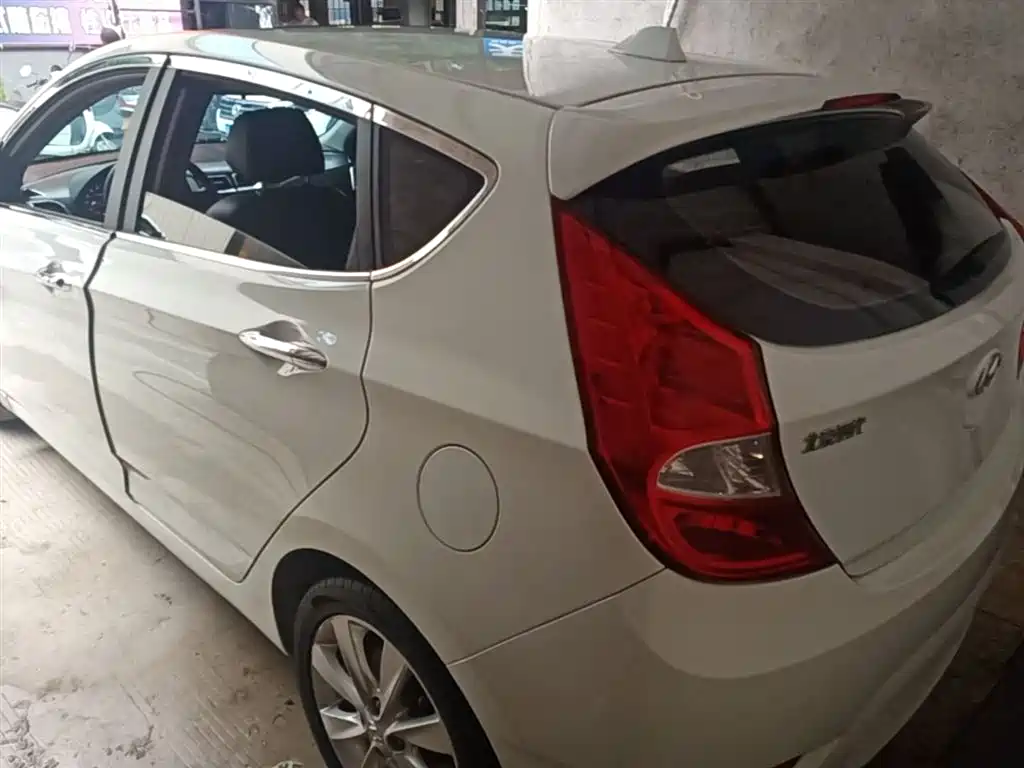 Hyundai Reina 2014 Model 1.6L Automatic TOP фото 5
