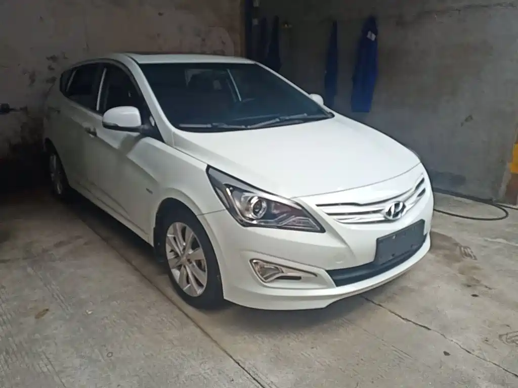 Hyundai Reina 2014 Model 1.6L Automatic TOP фото 4