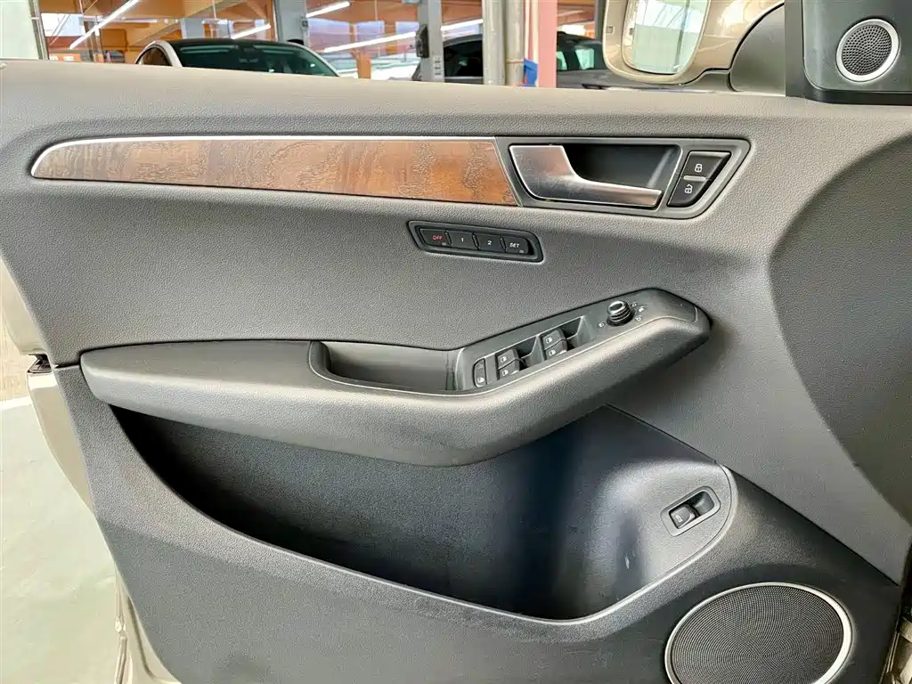 Audi Q5 2012 2.0TFSI Luxury фото 20