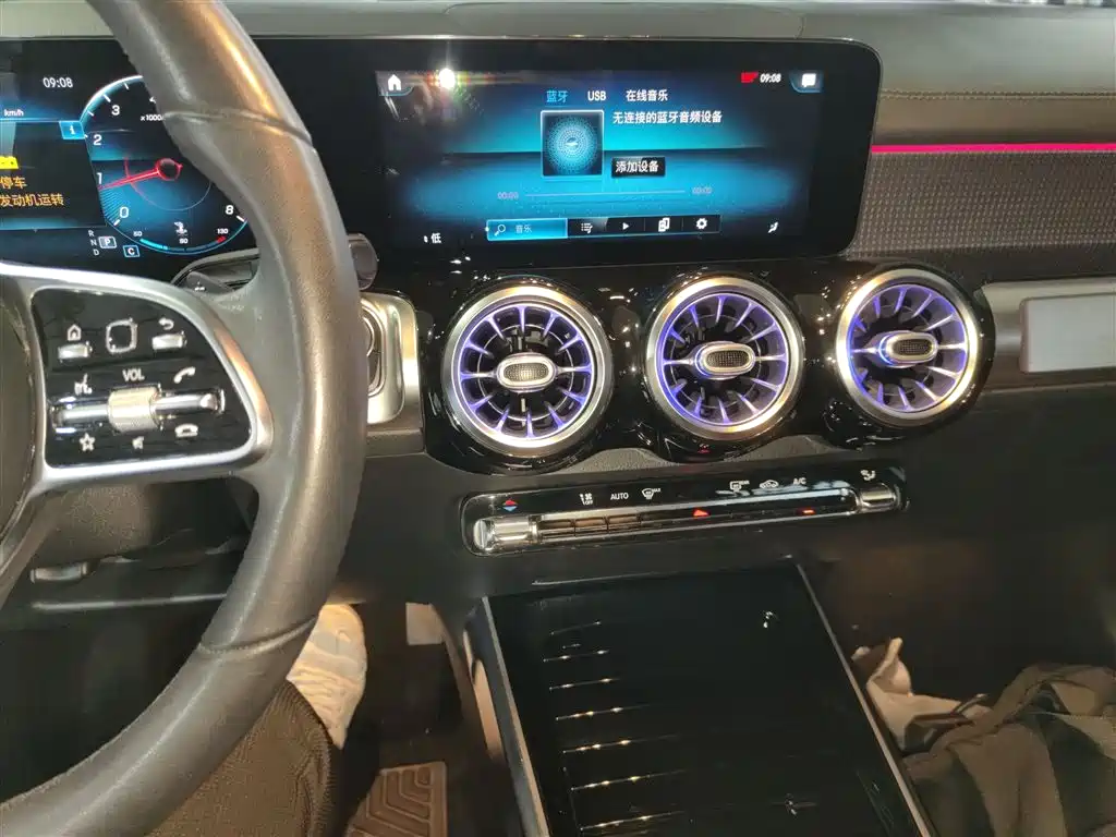 MERCEDES-BENZ GLB