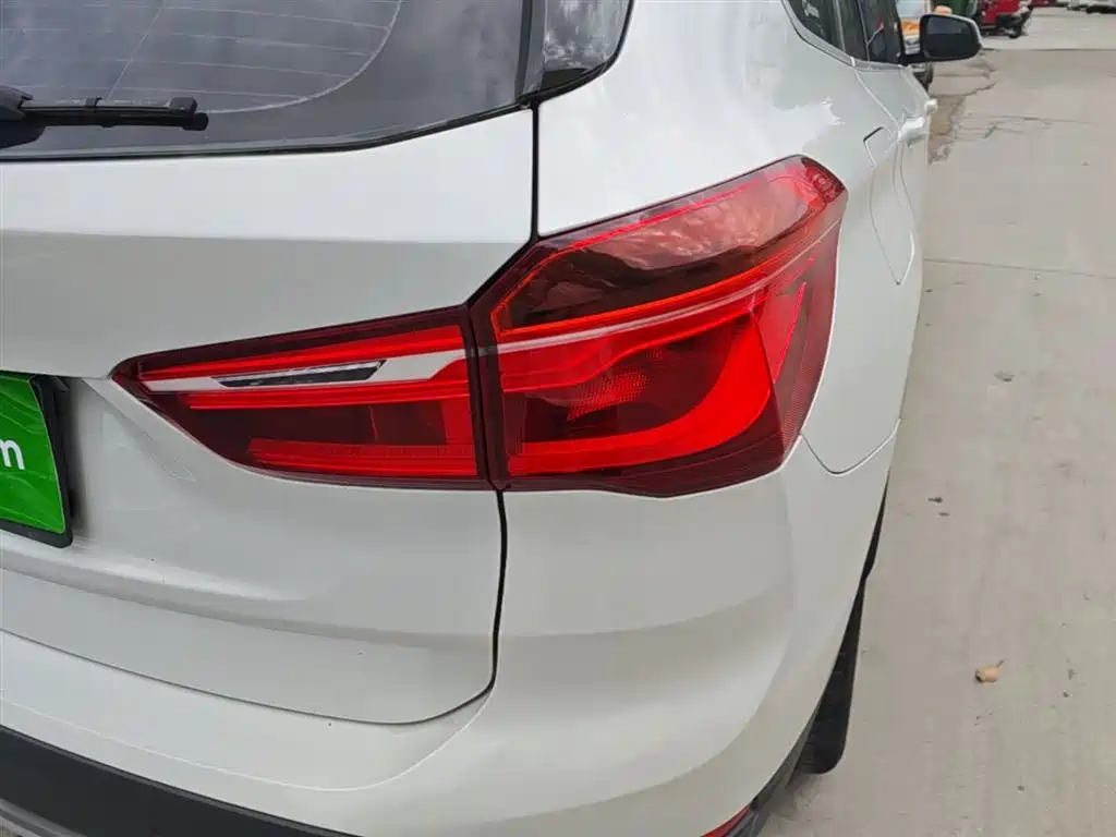 BMW X1 2018 sDrive18Li Premium Model фото 8