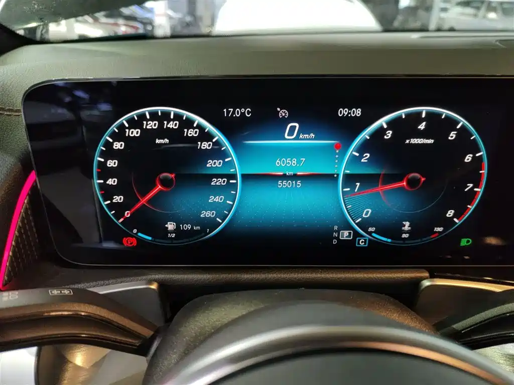 MERCEDES-BENZ GLB