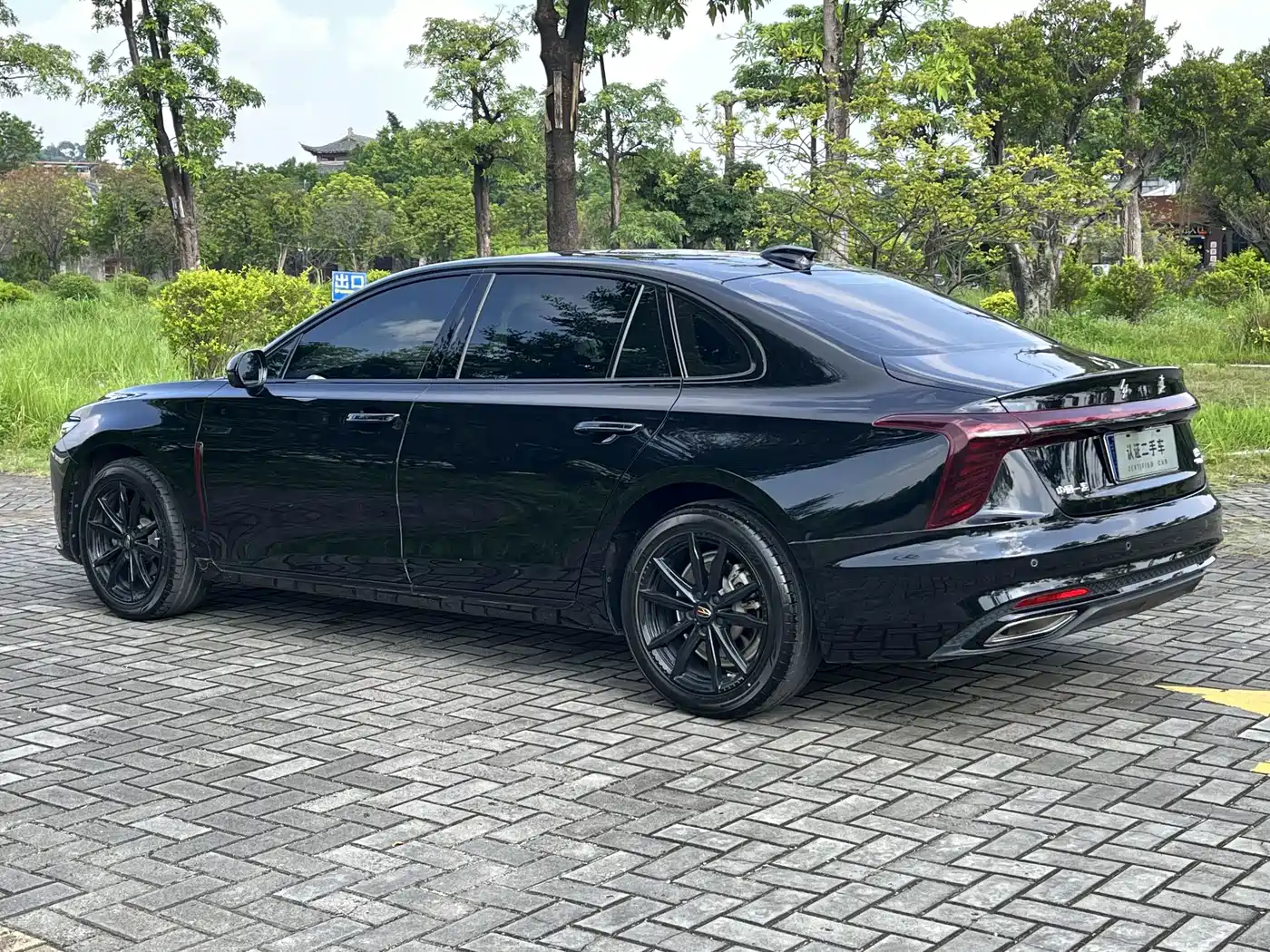 Фото 4 - Hongqi H5