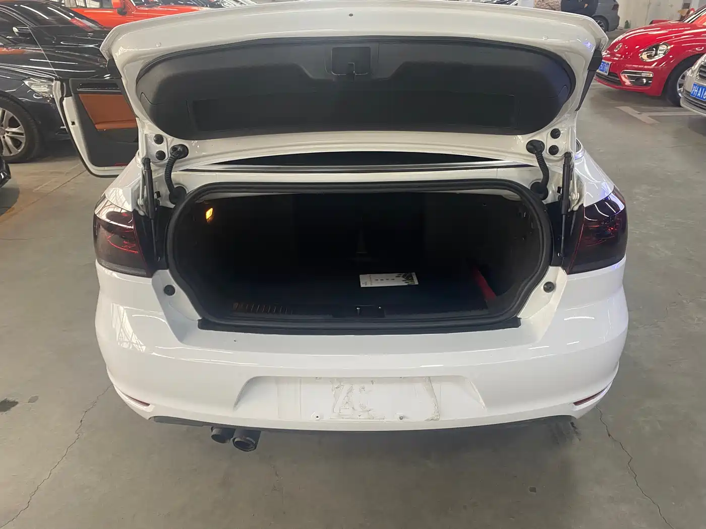 Volkswagen Golf (Import) 2012 1.4TSI Luxury Convertible Edition фото 10