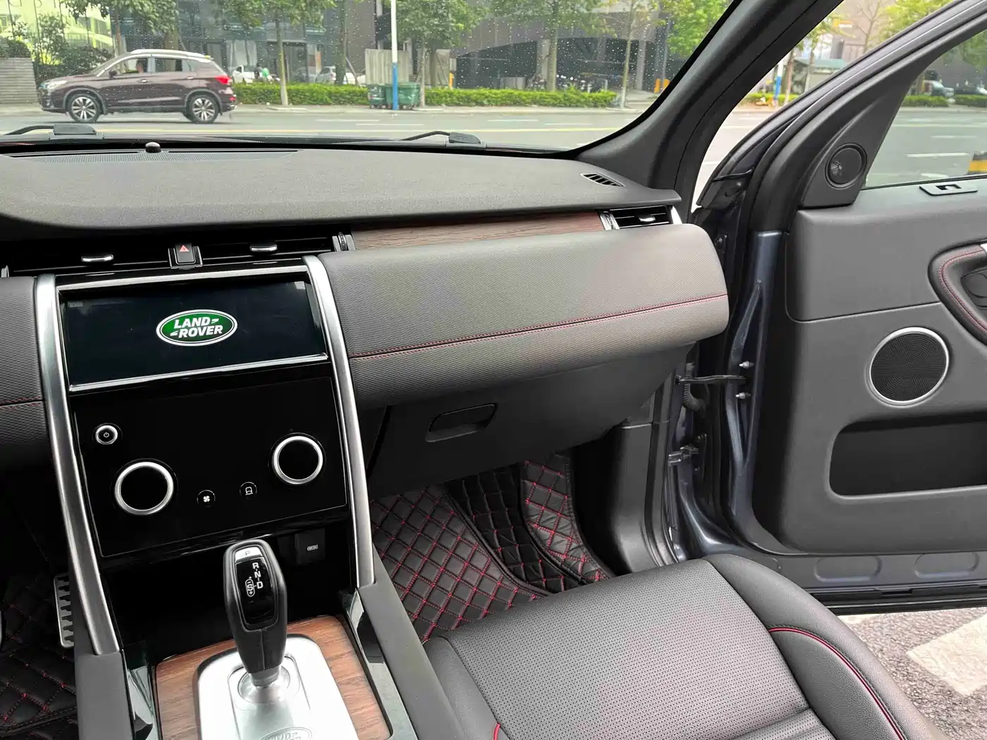 LAND ROVER DISCOVER SPORTS