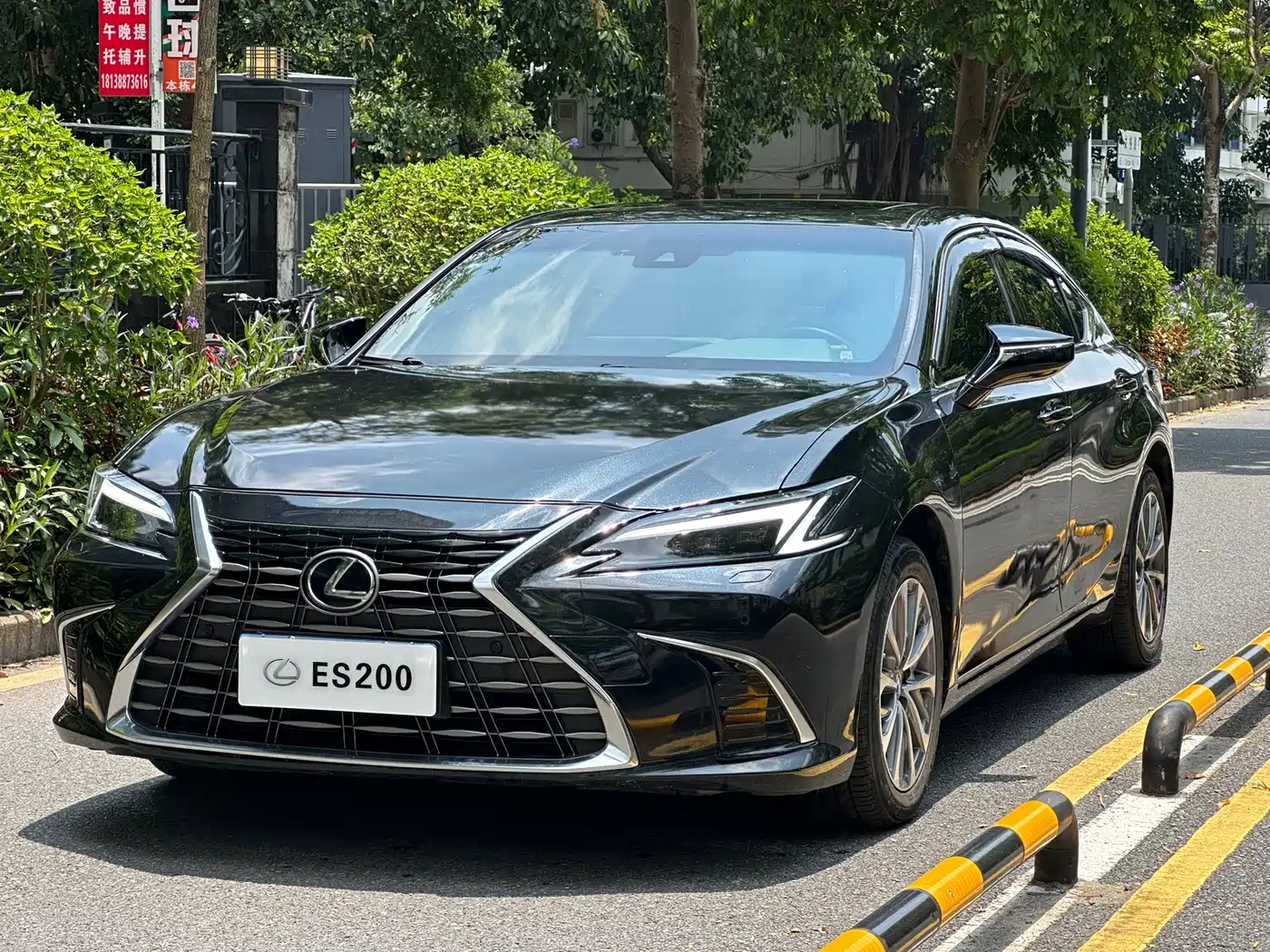 Фото 1 - Lexus ES