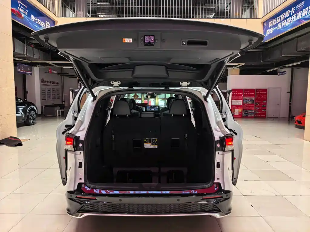 Фото 20 - Toyota Granvia