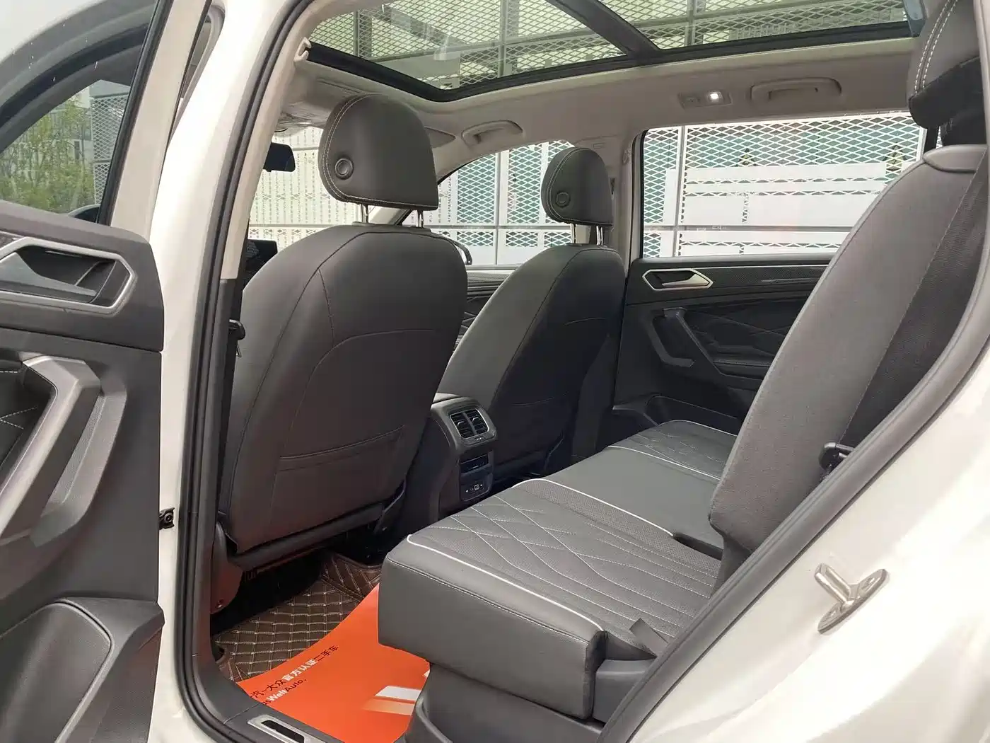 Volkswagen Tiguan L 2022 380TSI Automatic 4WD R-Line Cross Edition 7-Seater фото 9