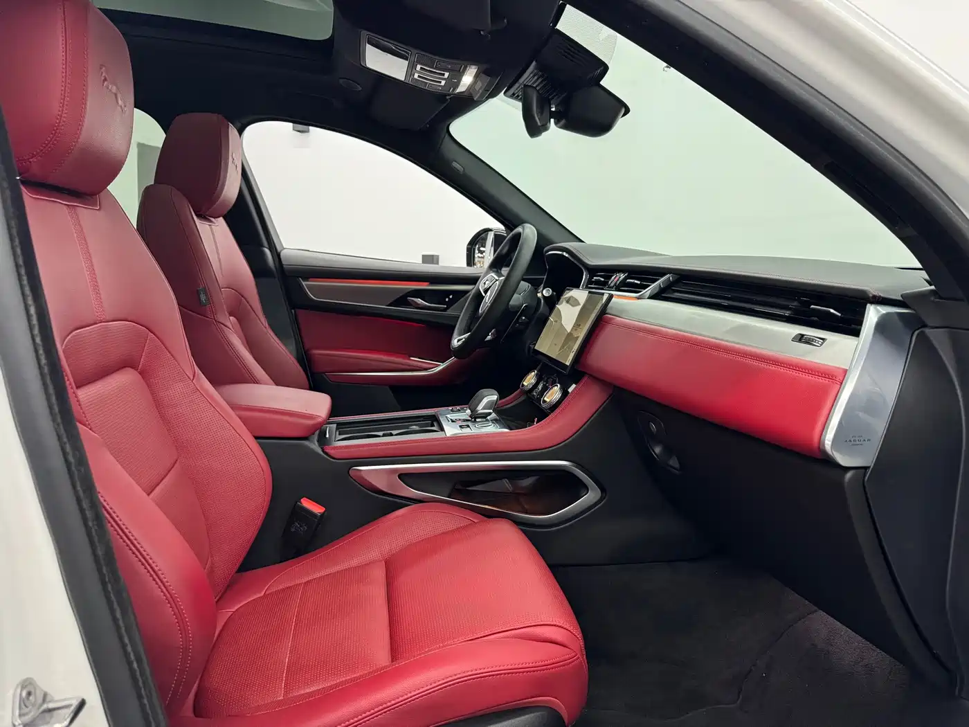 Jaguar F-PACE 2024 2024 P250 R-Dynamic SE