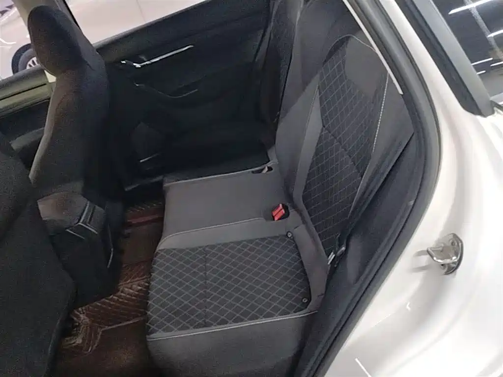 Škoda Kamiq 2018 1.5L Auto Standard Edition China V фото 13