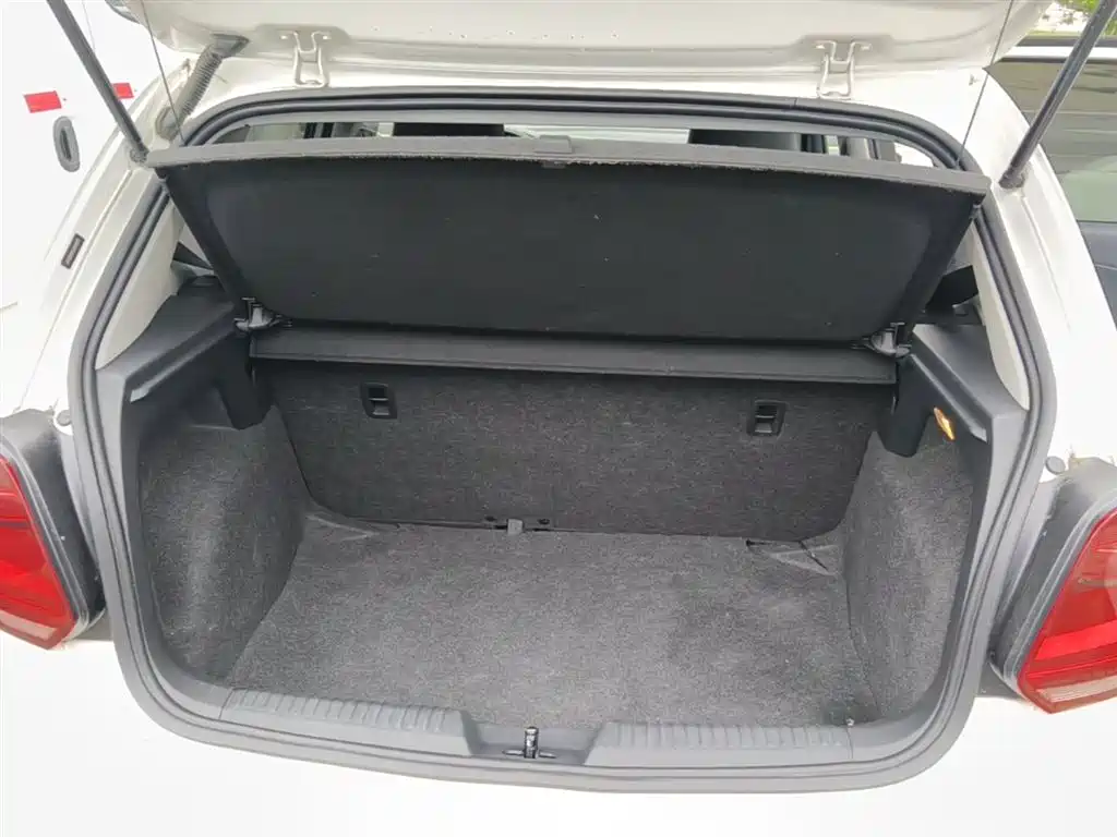 Volkswagen Polo 2016 1.4L Automatic Trend фото 19