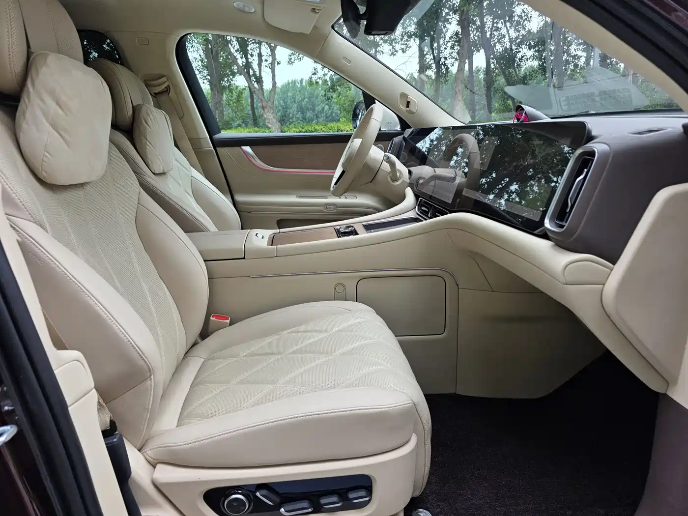 AITO Wenjie AITO M9 2025 Extended Range Ultra 52kWh 6-Seater фото 7