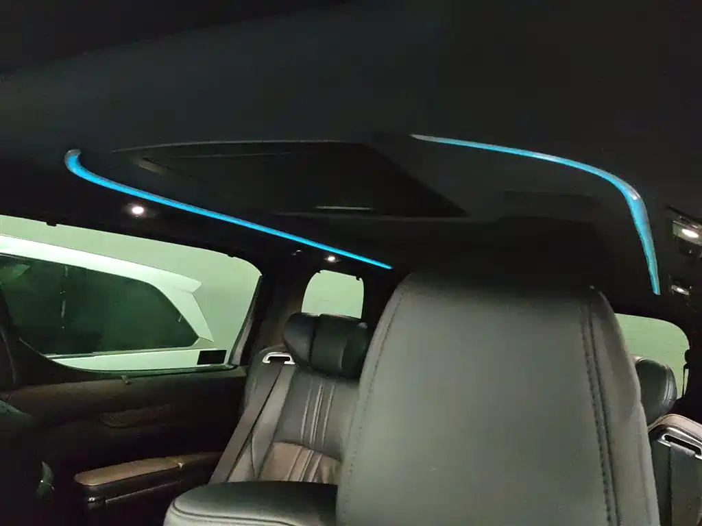 Toyota Vellfire 2021 Crown Hybrid 2.5L HV Premium Edition фото 18