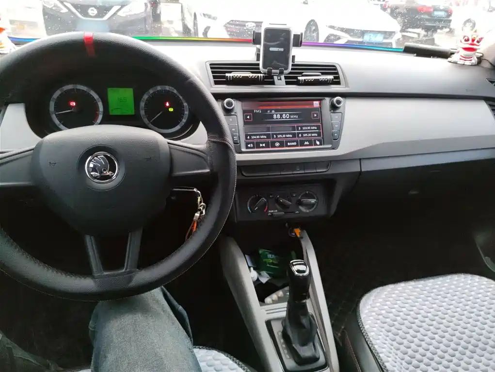 Škoda Fabia 2016 1.4L Automatic Car Enjoy Edition фото 10