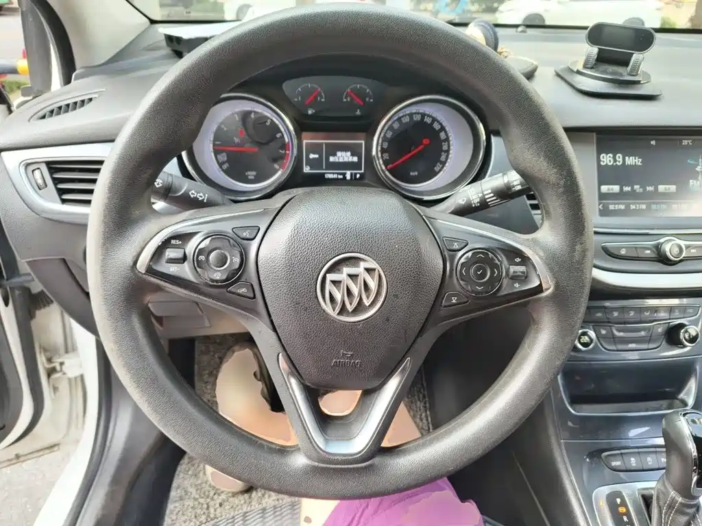 Фото 7 - Buick Verano