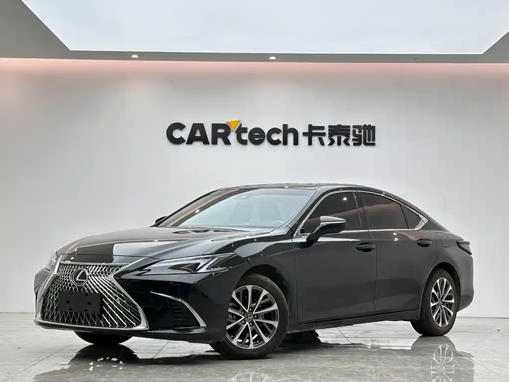 Фото 1 - Lexus ES