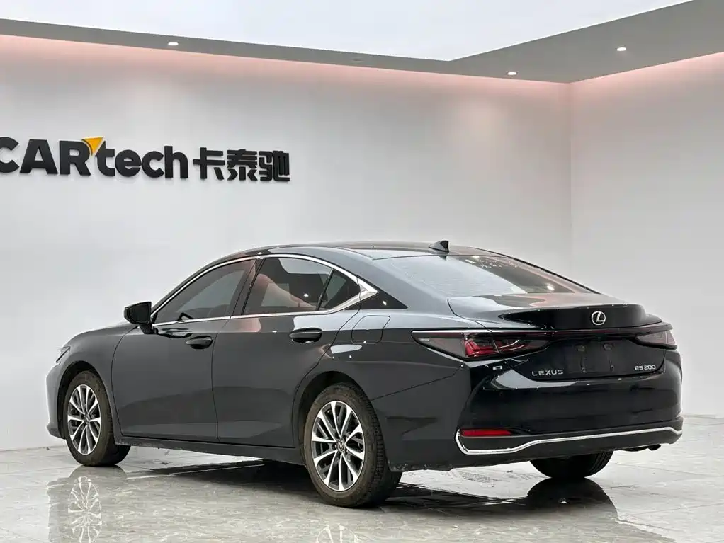 Фото 3 - Lexus ES
