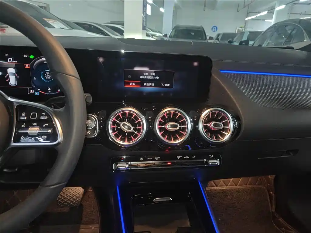 MERCEDES-BENZ GLA