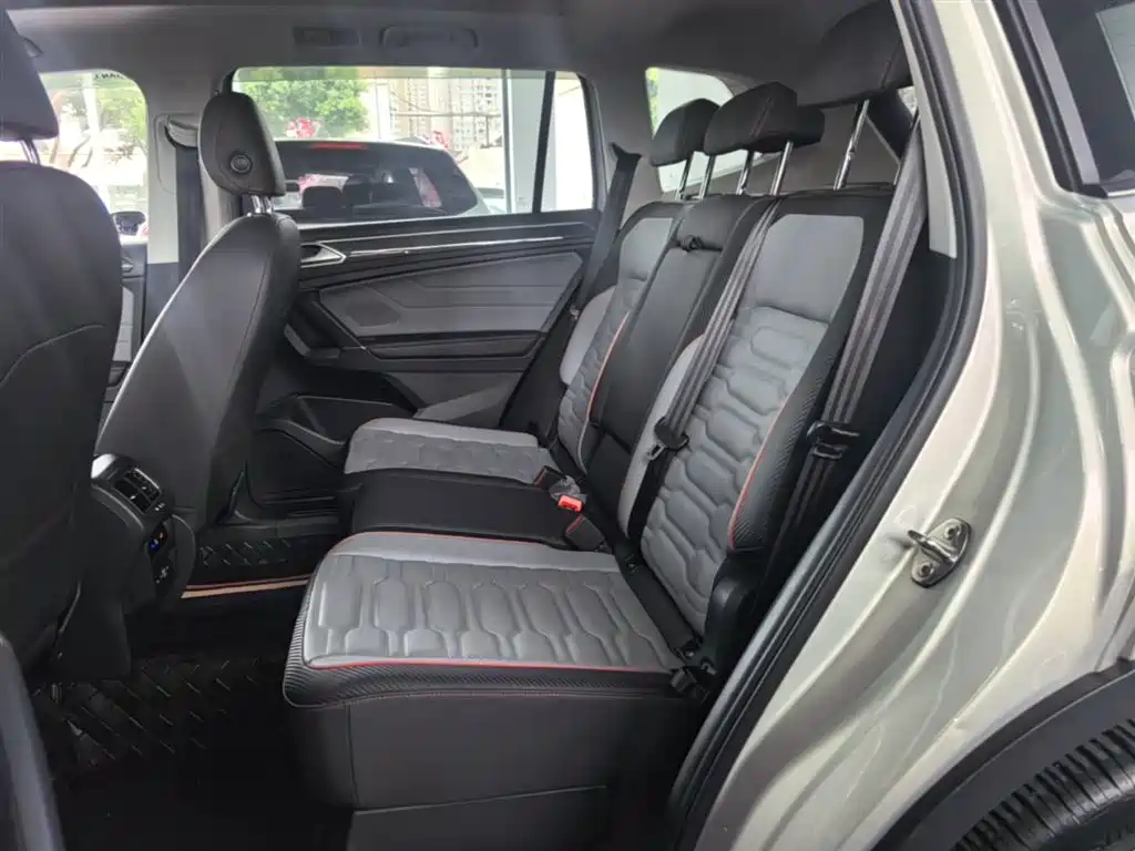 Volkswagen Tiguan L 2022 330TSI Auto 2WD R-Line Premium Edition фото 13