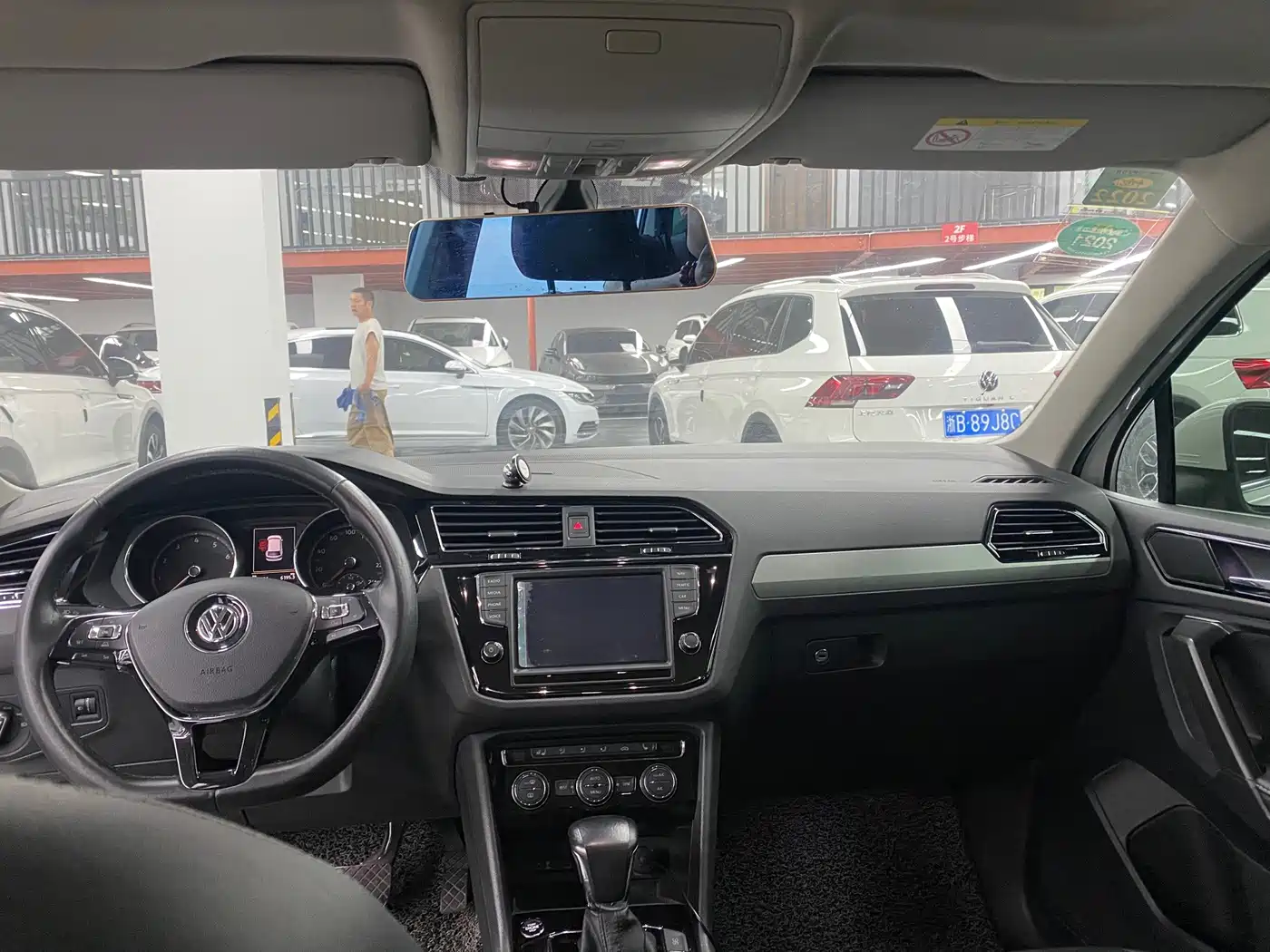 Фото 8 - Volkswagen Tiguan L