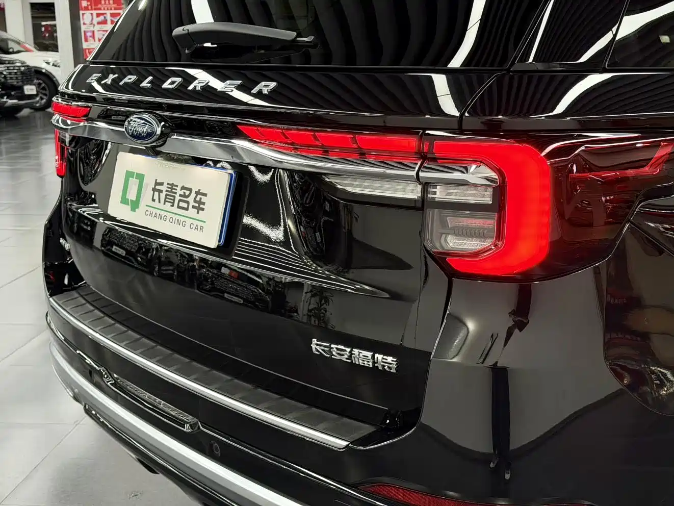 Photo 15 - Ford Explorer