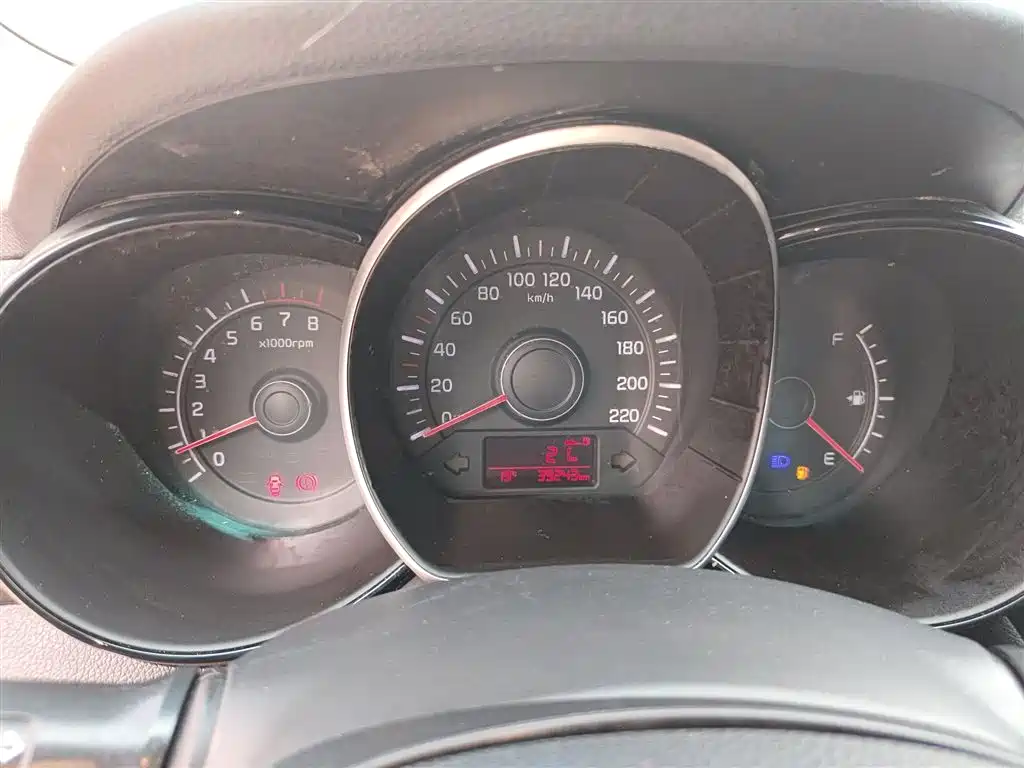 Kia K2 2015 Hatchback 1.4L MT GLS Cool Edition фото 8