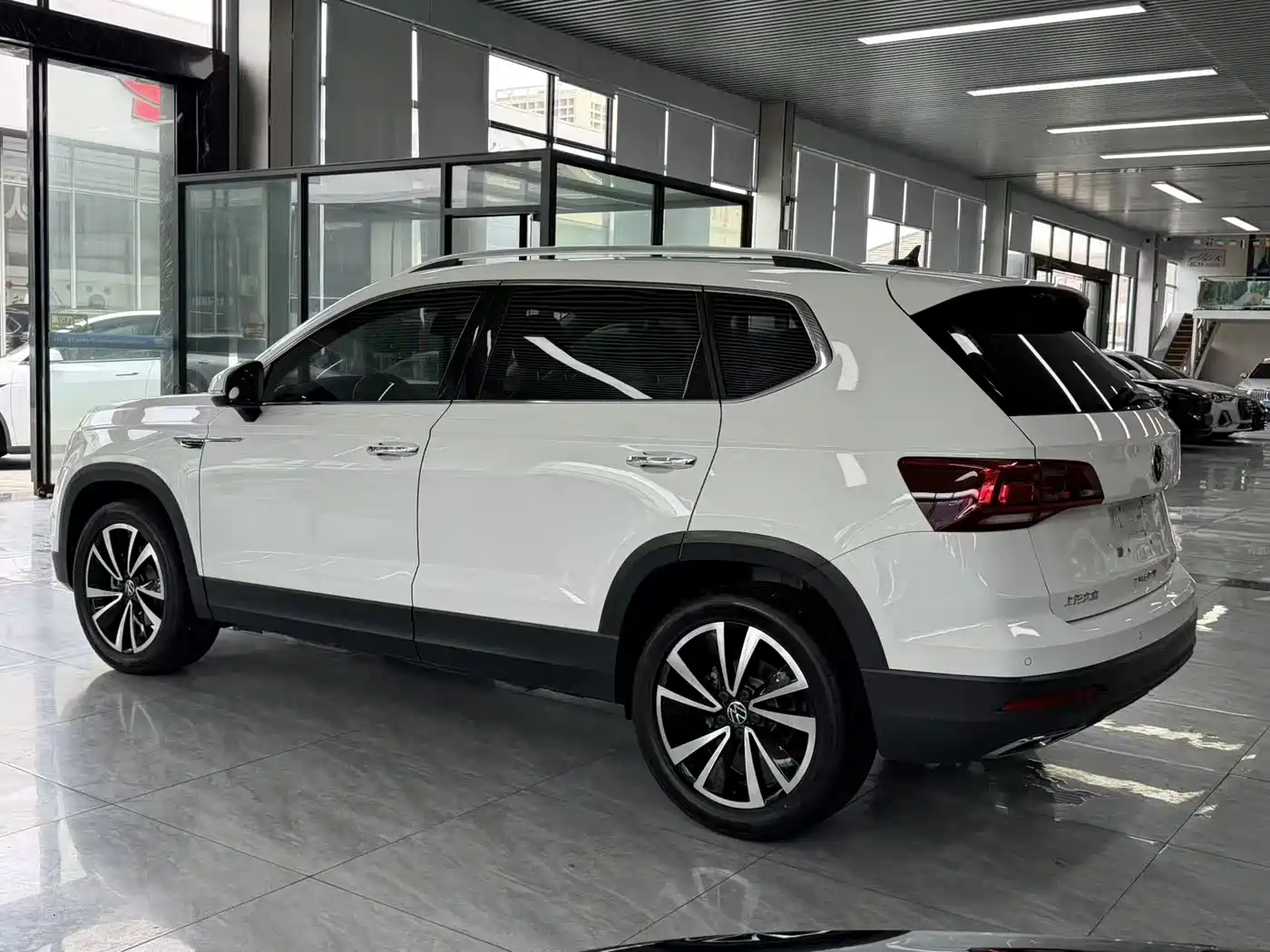 Volkswagen Tharu 2022 280TSI FWD Luxury Edition фото 9