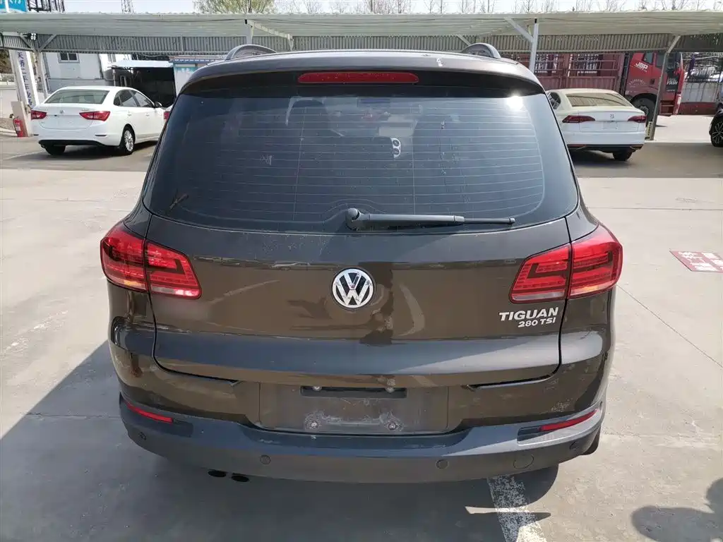 VOLKSWAGEN TIGUAN