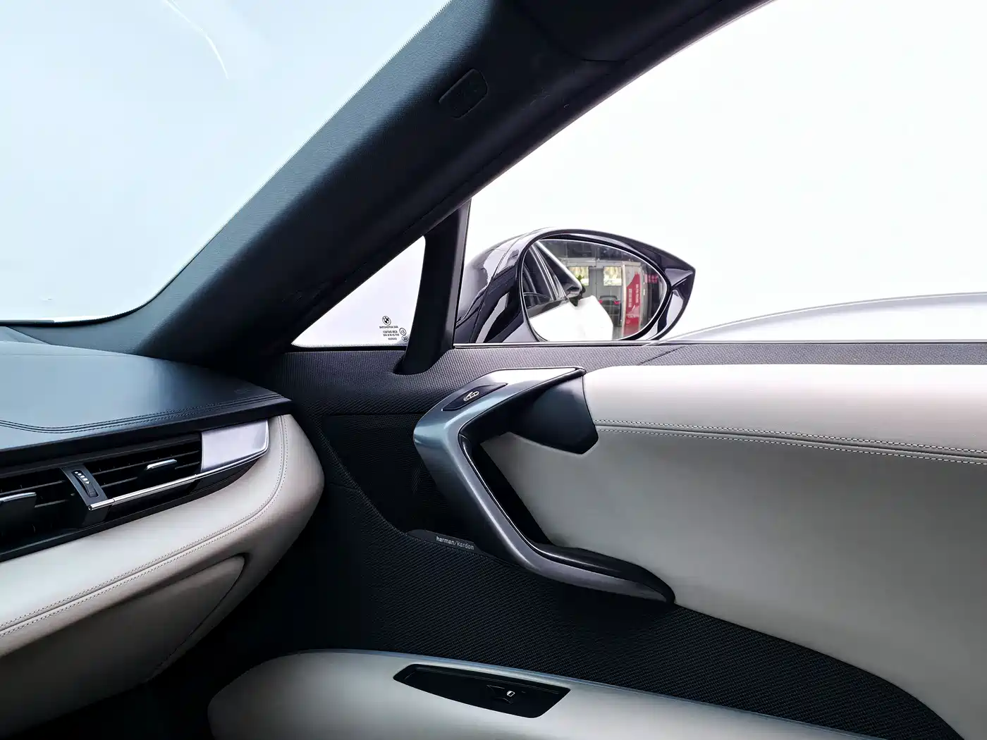 BMW i8 2014 Standard фото 25