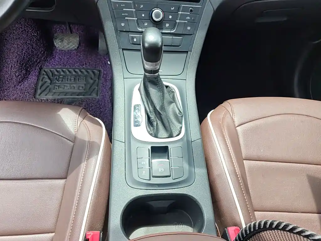 Фото 14 - MG Roewe RX5