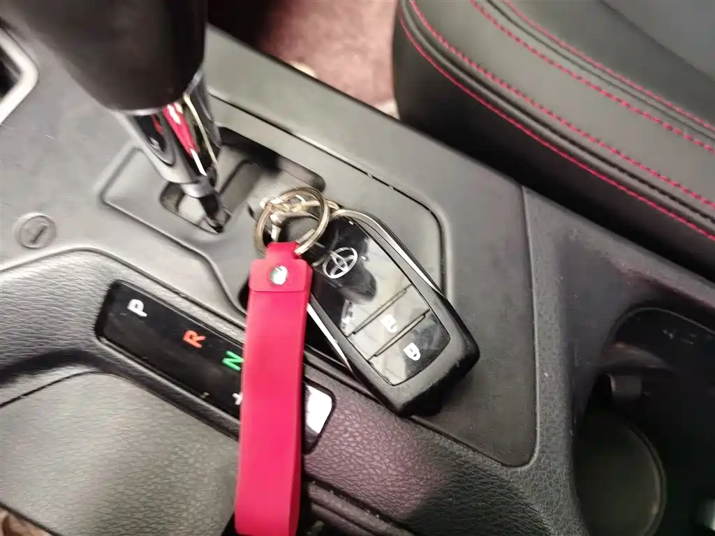 Toyota RAV4 Rongfang 2016 2.0L CVT 2WD Trend (China V) фото 9