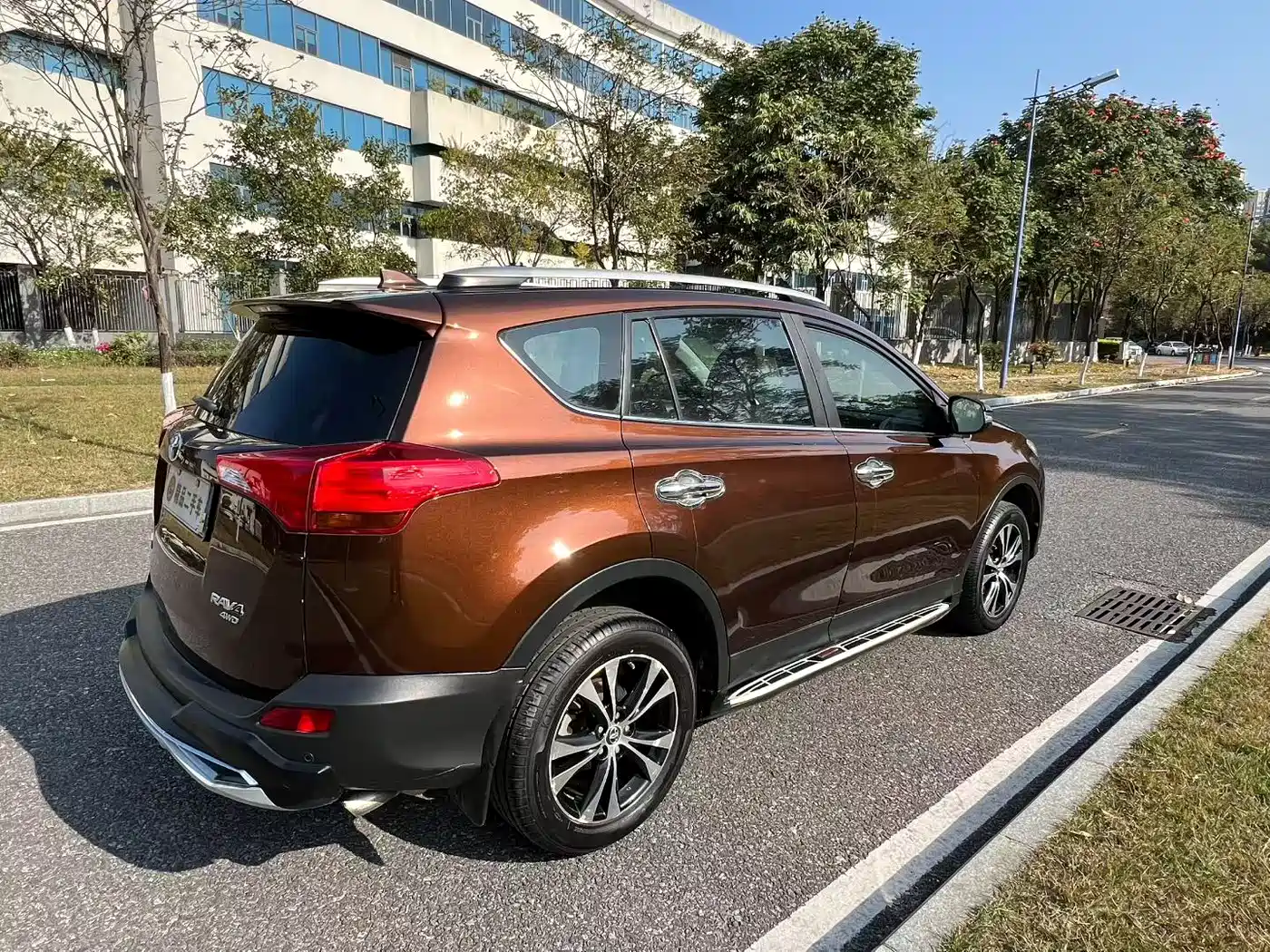 Toyota RAV4 Rongfang 2015 2.5L Auto 4WD Premium Edition фото 14