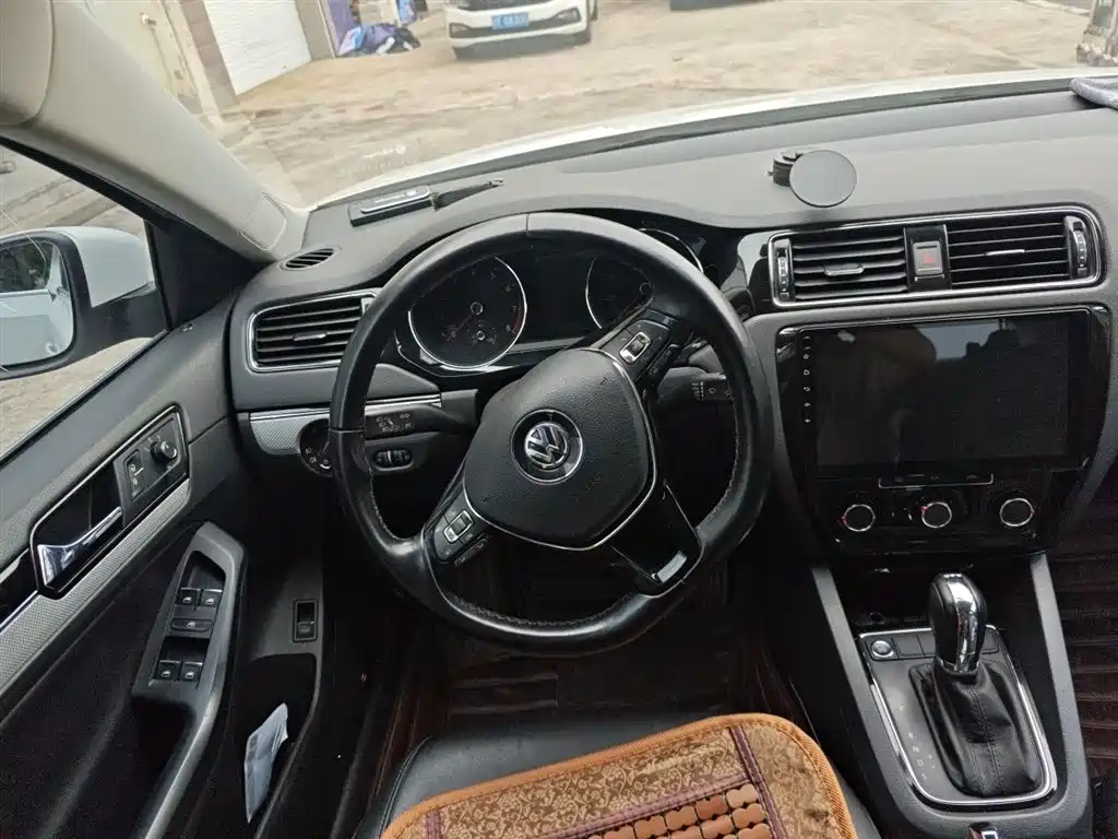 Volkswagen Sagitar 2017 230TSI Automatic Comfort фото 3