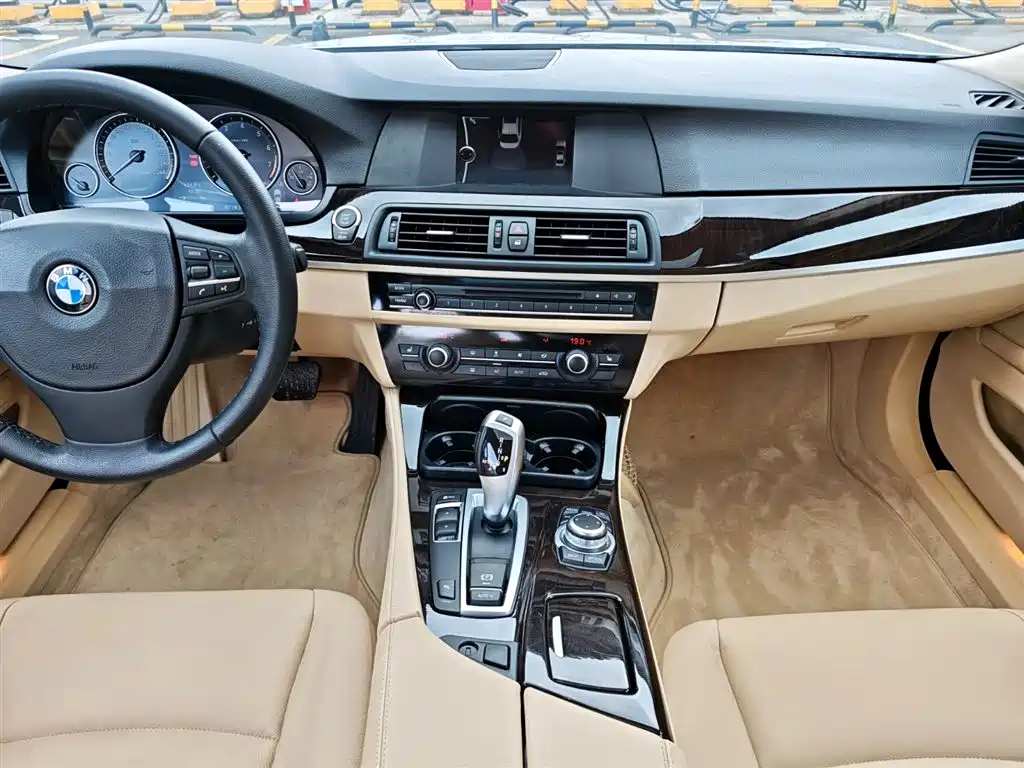 BMW 5 Series 2013 525Li Leadership фото 17