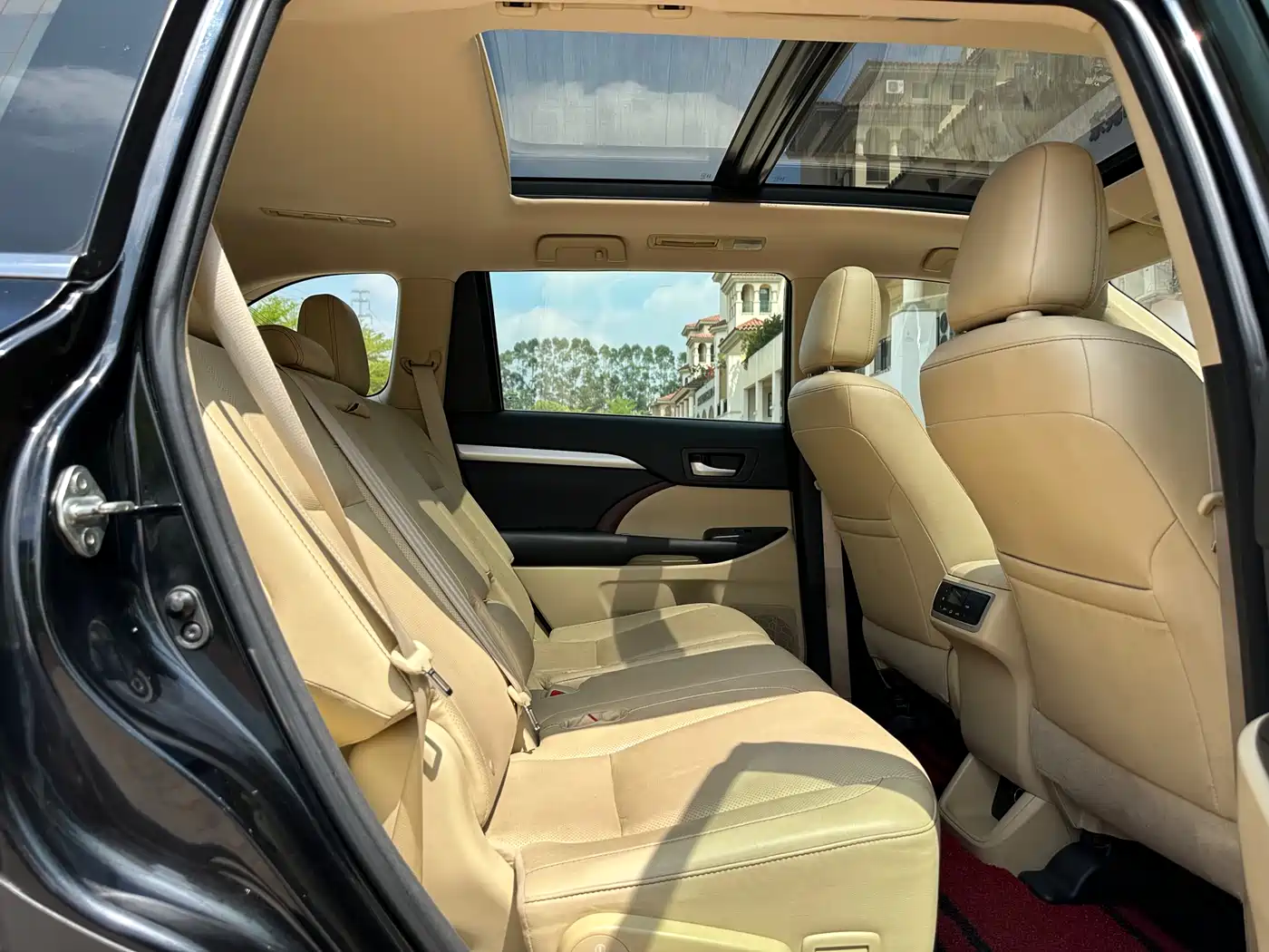 TOYOTA HIGHLANDER