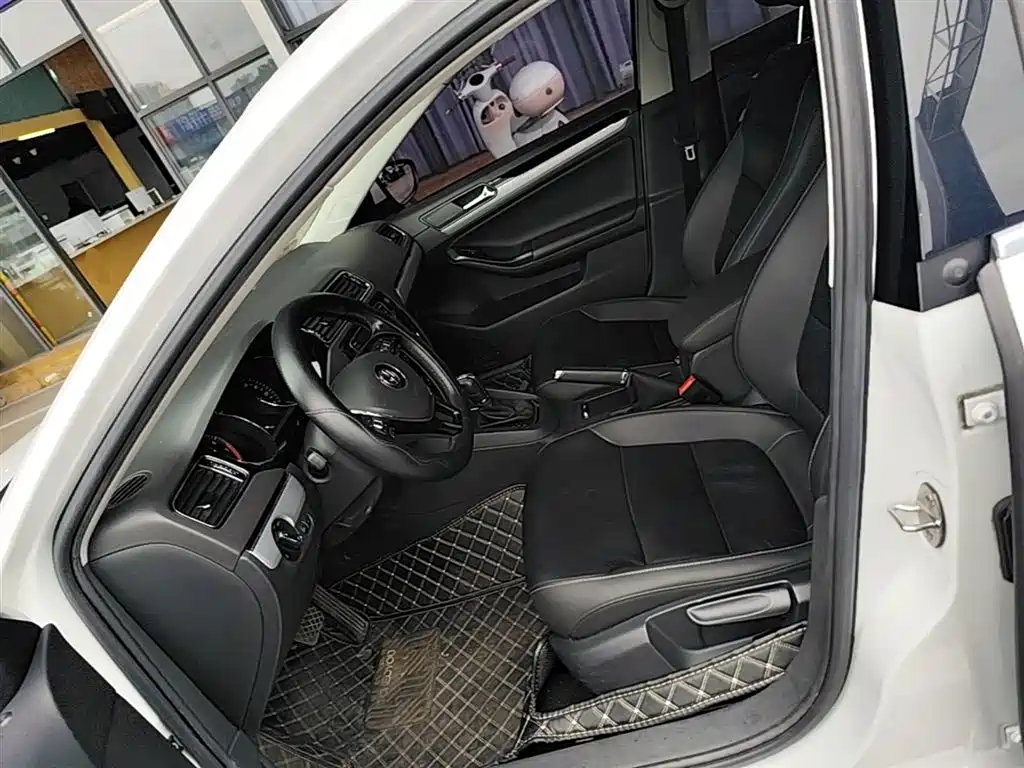 Volkswagen Sagitar 2018 280TSI DSG Spark Edition фото 15