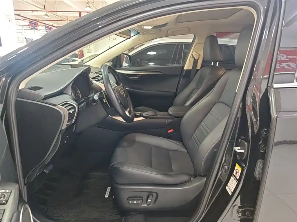 Lexus NX 2015 200t AWD F Sport фото 15