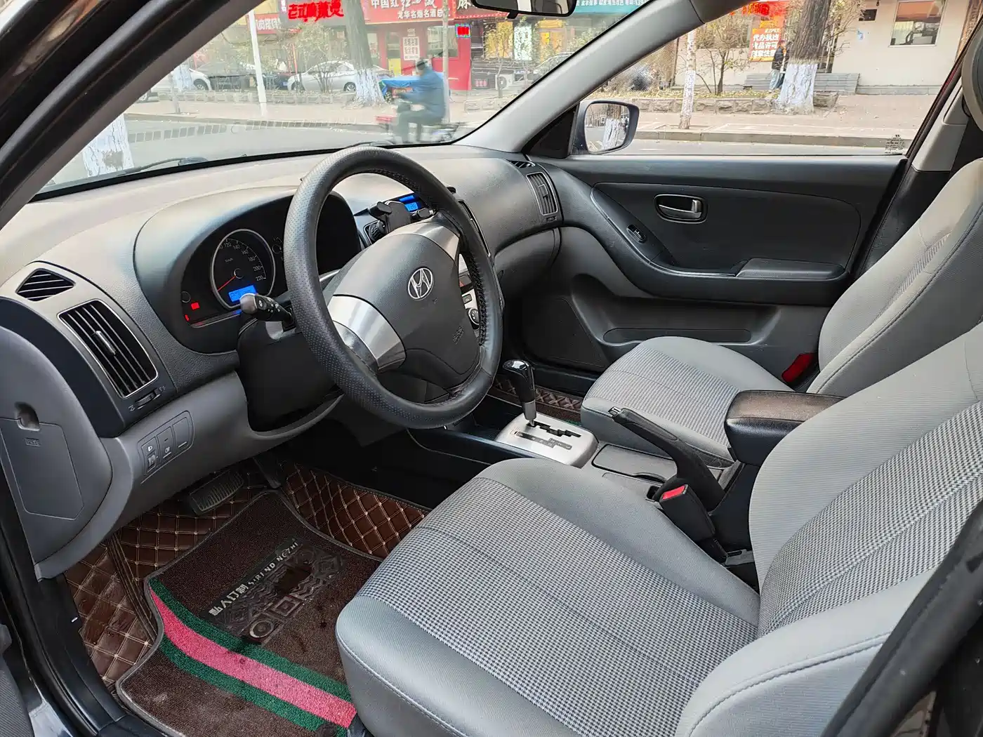 Hyundai Elantra 2015 1.6L Automatic Luxury фото 8