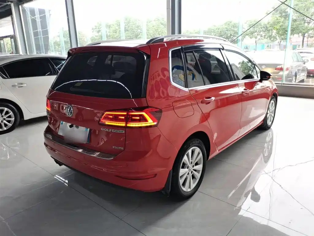 Volkswagen Golf Sportsvan 2016 230TSI Automatic Progressive фото 7