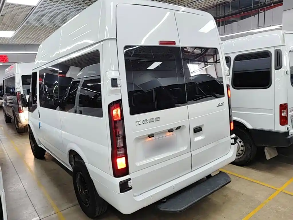 Jiangling JMC Fushun 2025 2025 Model 2.0T 6MT Diesel Short Wheelbase Medium-High Roof Commercial MPV 5/6 Seats