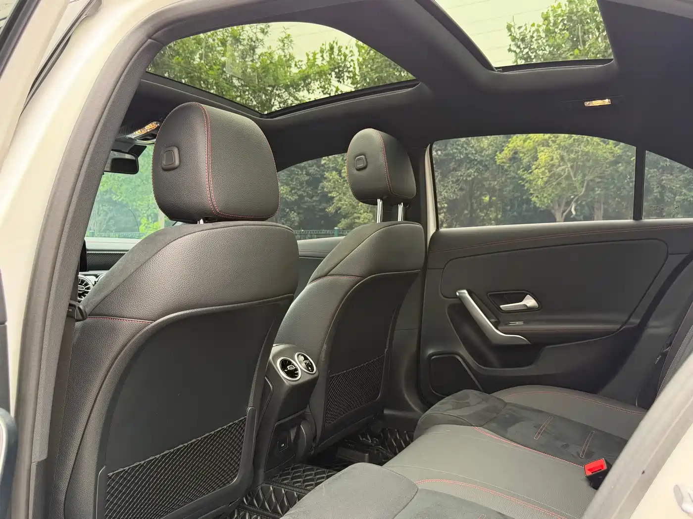 Mercedes-Benz A-Class 2024 A 200 L Fashion Edition фото 10