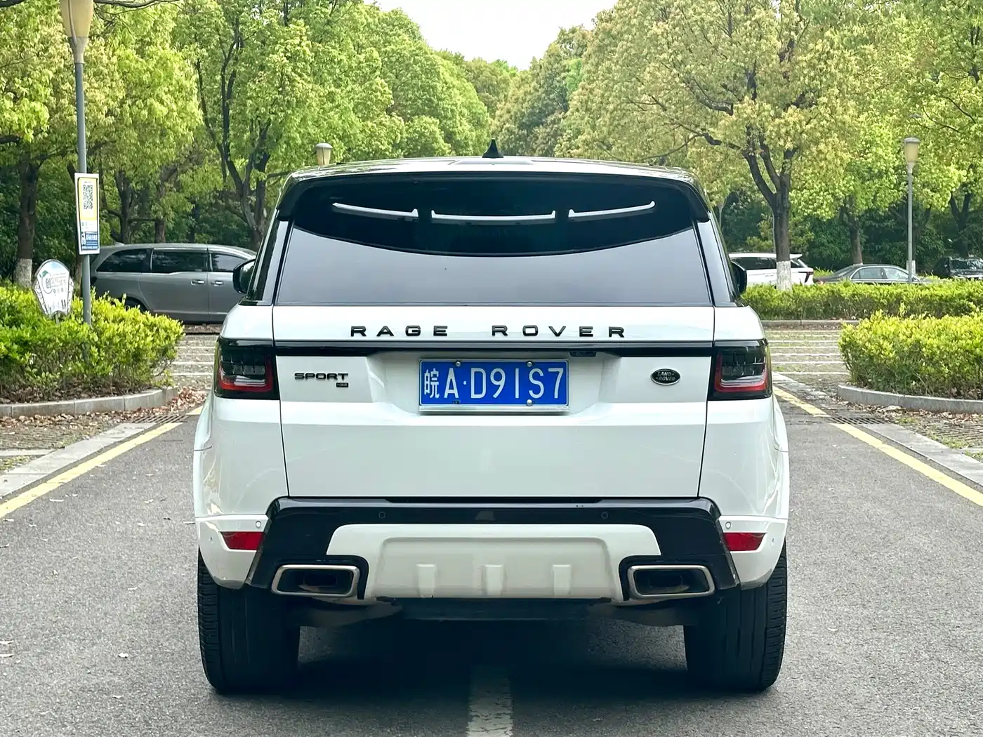 Land Rover Range Rover Sport 2022 3.0 L6 Gloss Black Edition фото 21
